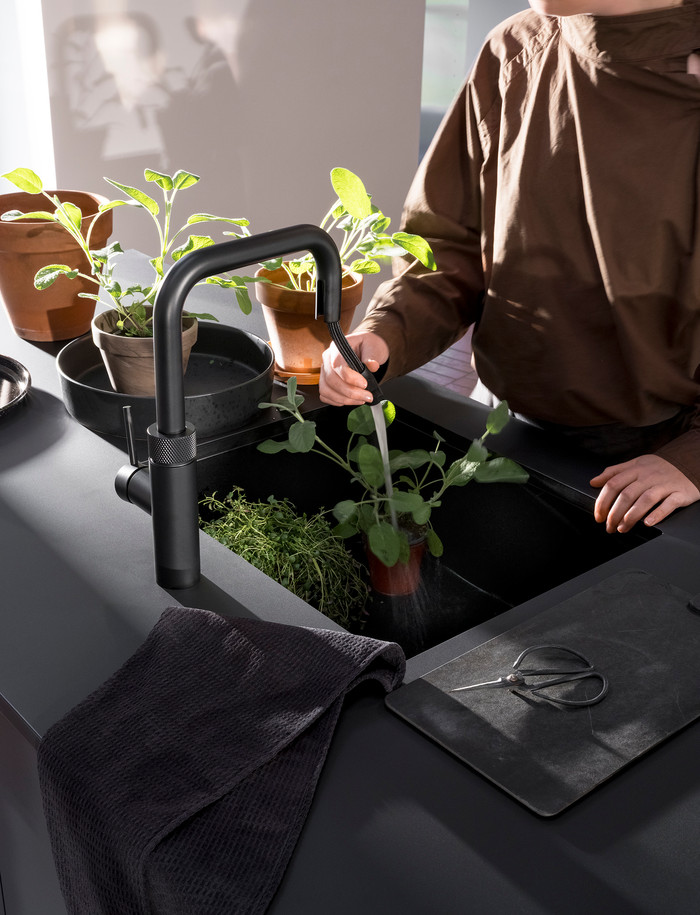 Quooker PRO3 & Quooker Flex Square Zwart product in gebruik