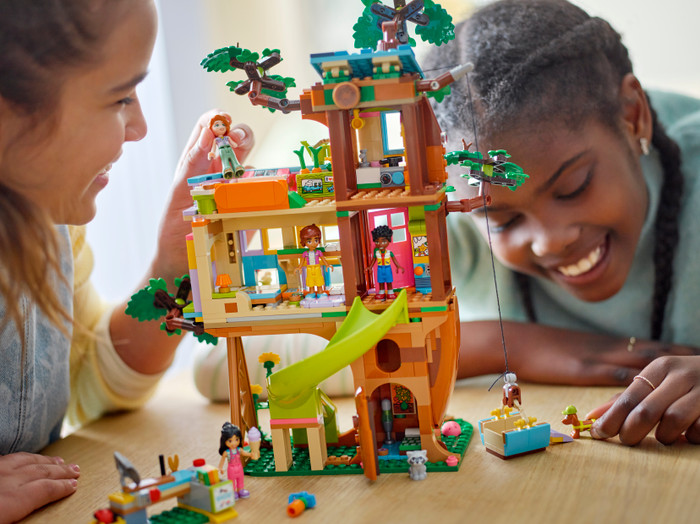 LEGO Friends Friendship Tree House Hangout 42652 product in use