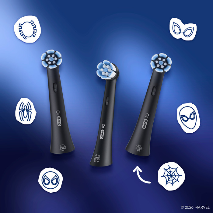 Oral-B iO Gentle Care Spiderman (8 stuks) product in gebruik