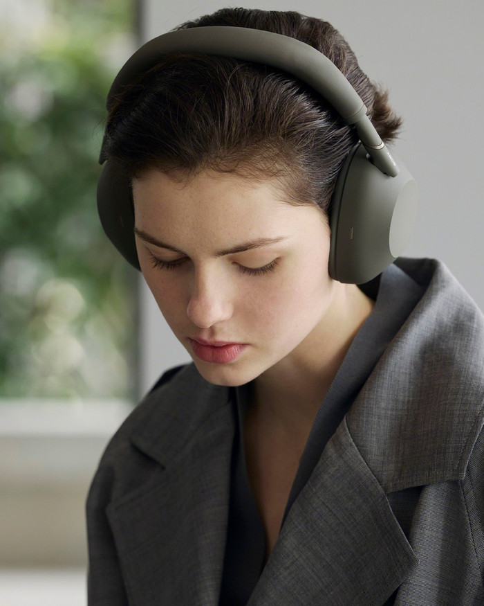Sony WH1000XM6 Groen product in gebruik