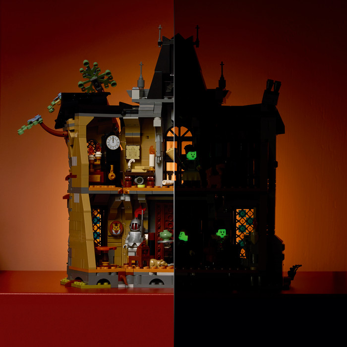 LEGO Icons Burgemeestershuis 11383 product in gebruik