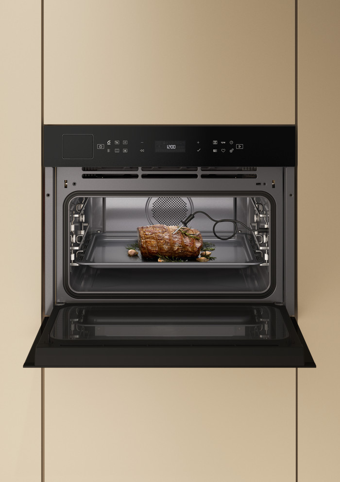 Whirlpool WCT7A9PHTSB product in use