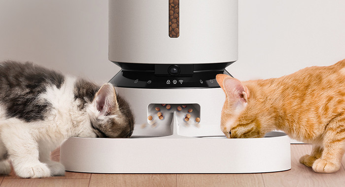 Petlibro Automatische Voerbak met Camera dual PLAF203 Wit product in gebruik