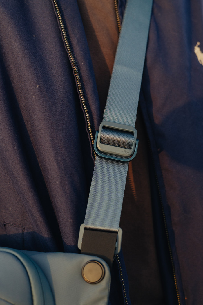 Peak Design Everyday Sling 6L Ocean product in gebruik