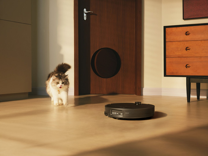 Roborock Saros 20 Sonic Complete Black product in gebruik