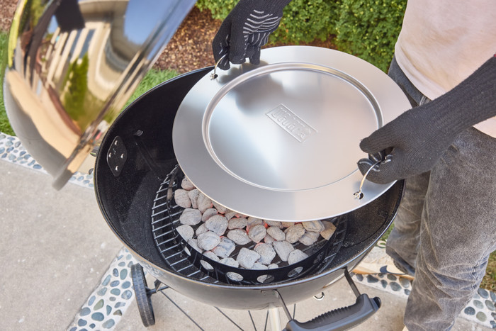 Weber Master Touch Premium E-5770 Zwart product in gebruik