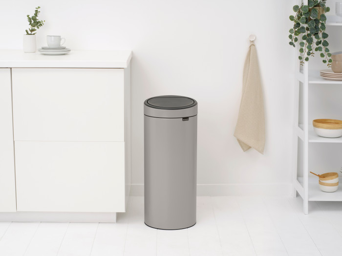 Brabantia Touch Bin 30 Liter Soft Grey product in gebruik