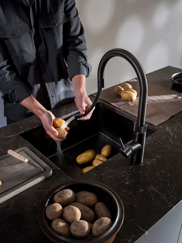 Quooker PRO3 + Quooker Flex Round Gunmetal product in gebruik