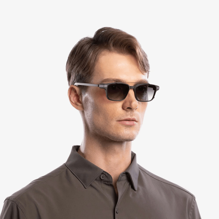EvenRealities Even G2B Clip Gray product in use
