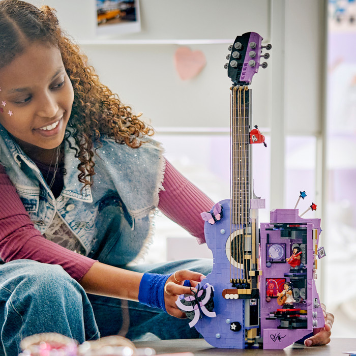 LEGO Editions Olivia Rodrigo's Dubbele Gitaar 43031 detail