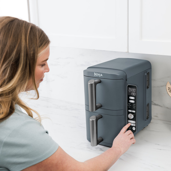 Ninja Double Stack XL Airfryer Blauw product in gebruik