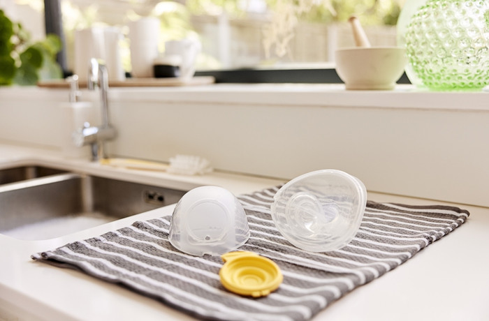 Medela Freestyle Mini Handsfree Single product in gebruik