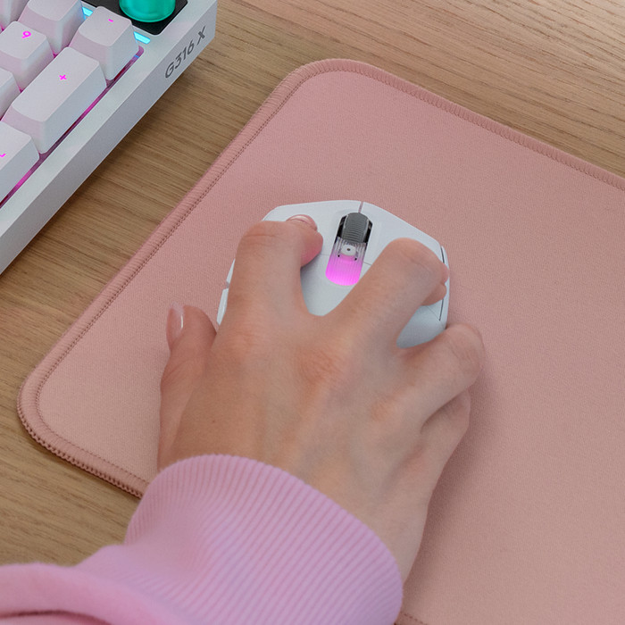 Logitech G305 X SUPERLIGHT Wireless Gaming Mouse White product in use