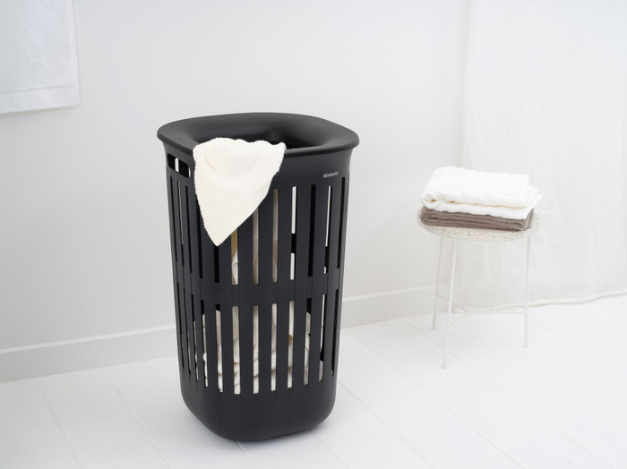 Brabantia Collect-It Wasmand 55 liter - Set van 2 -  Zwart product in gebruik