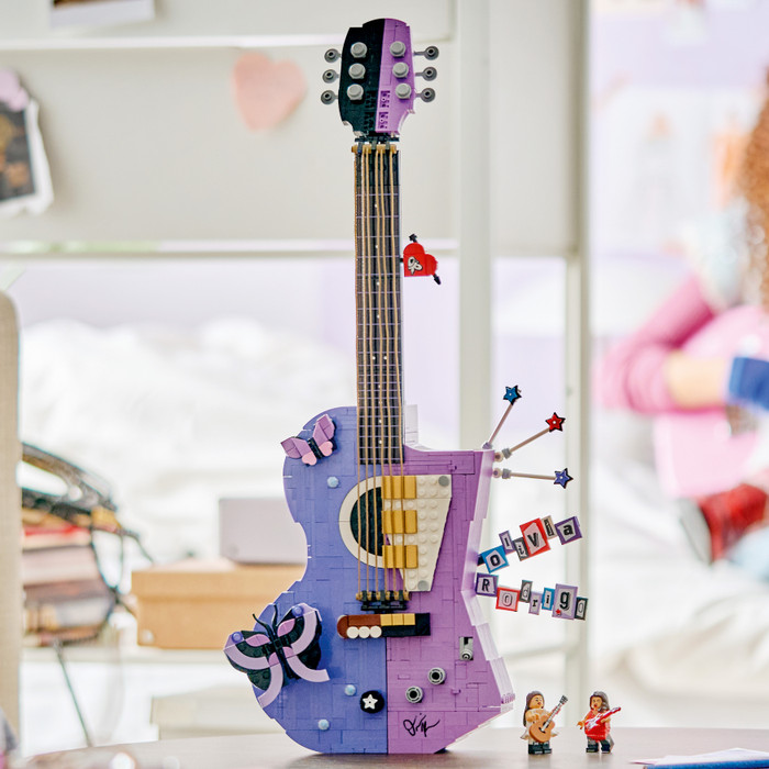 LEGO Editions Olivia Rodrigo's Dubbele Gitaar 43031 detail