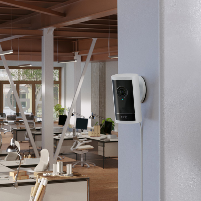 Ring Outdoor Camera Pro Stekker Wit product in gebruik
