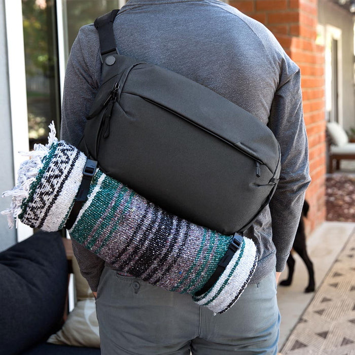 Peak Design Everyday Sling 10L v3 Black product in gebruik