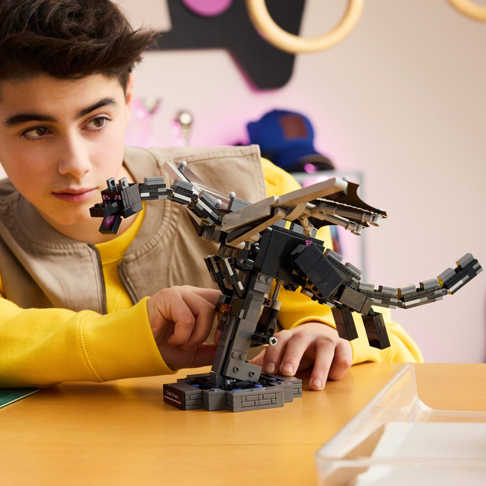 LEGO Minecraft de Enderdraak 21595 product in gebruik