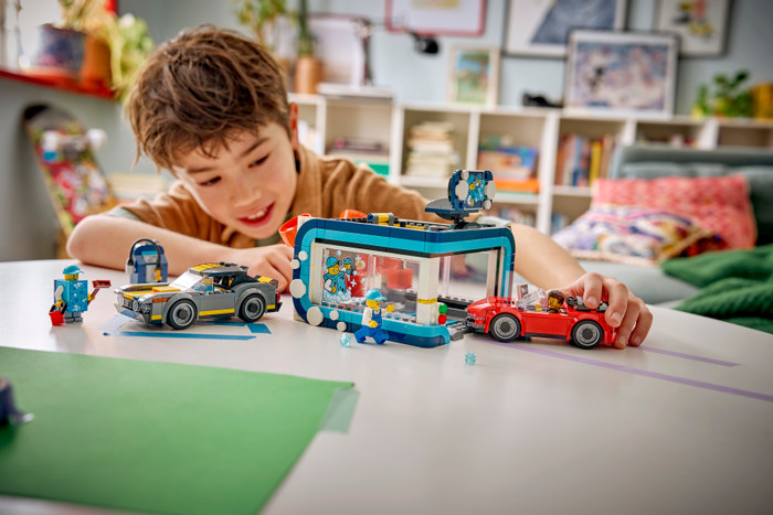 LEGO City Drive-Through Car Wash 60497 product in use