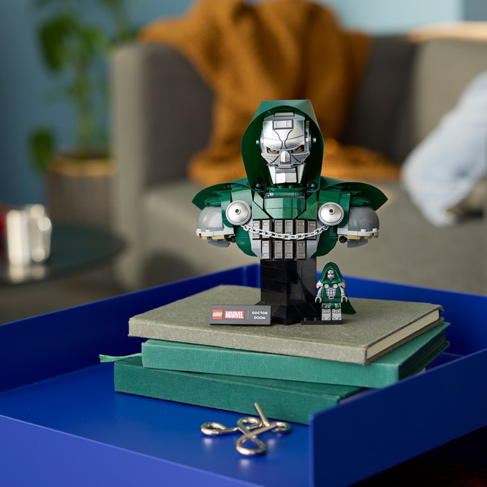 LEGO Marvel Doctor Doom Buste 76345 product in gebruik