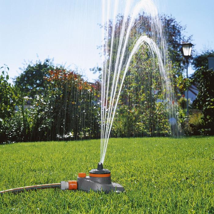Gardena Comfort Sector- en cirkelsproeier Tango product in gebruik