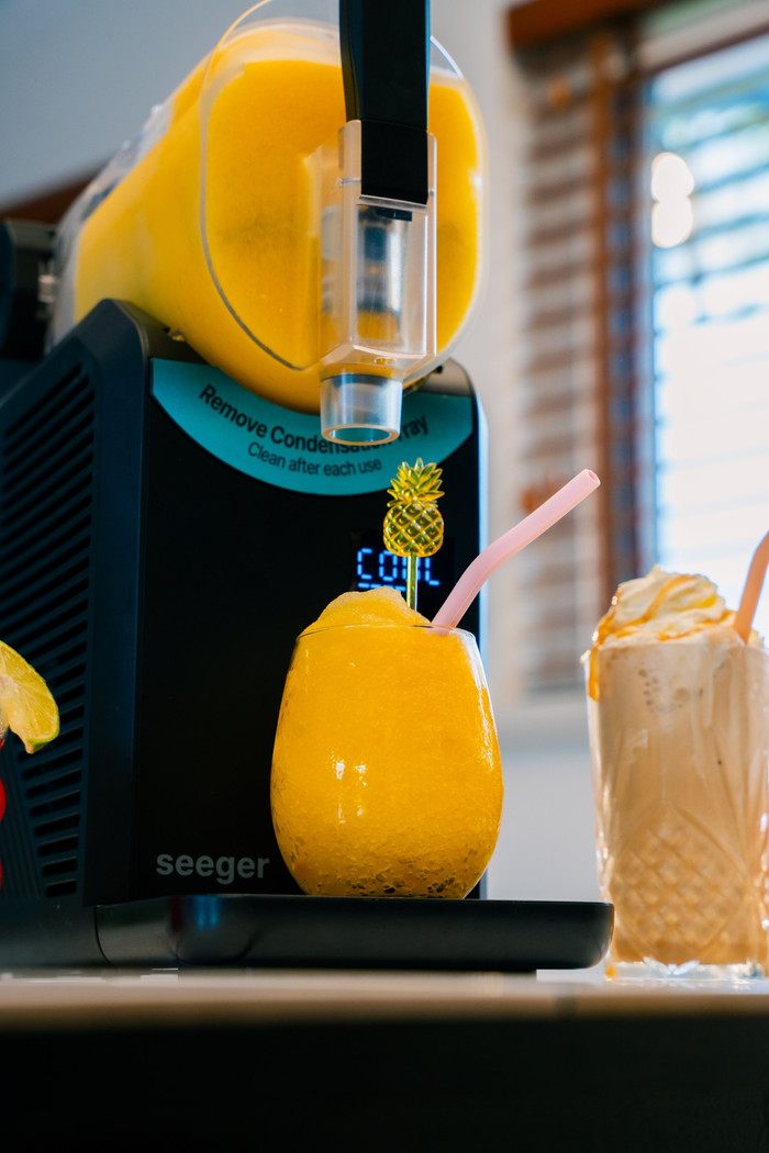 Seeger SuperSlush Frozen Drink Maker 2L product in use