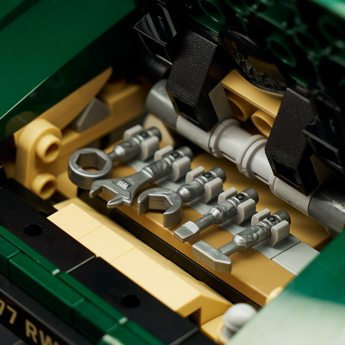 LEGO Icons Jaguar E-Type 11381 product in gebruik