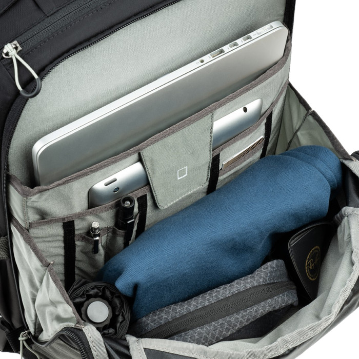 Think Tank BackLight 36L Slate Zwart bovenkant