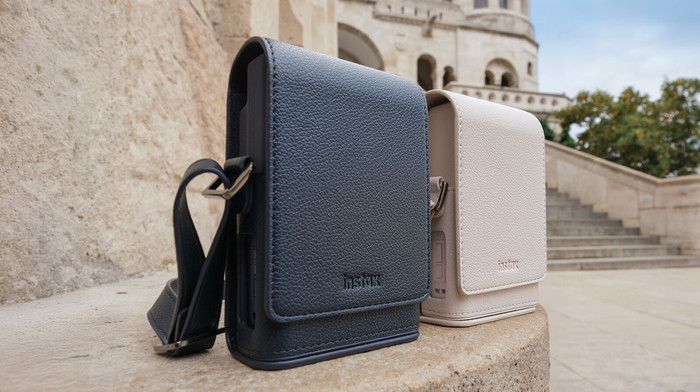 Fujifilm Instax Mini LiPlay+ Midnight Blue product in gebruik