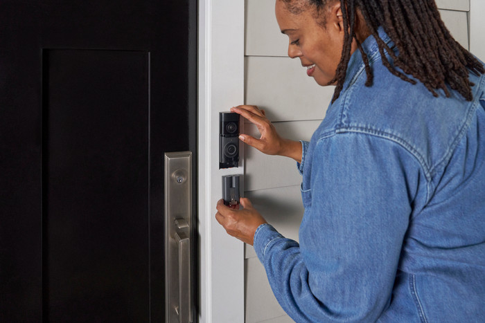 Ring Batterij Video Deurbel Plus 2e Generatie + Chime product in gebruik