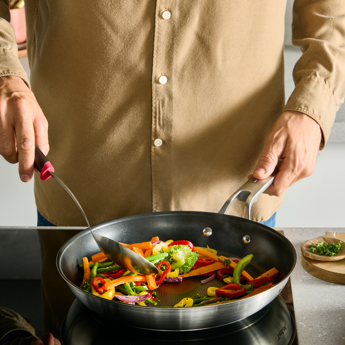 Tefal Extreme keramische koekenpan 28 cm product in gebruik