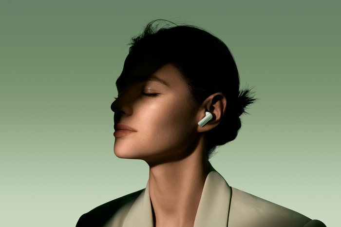 Huawei FreeBuds 4 Pro Groen product in gebruik