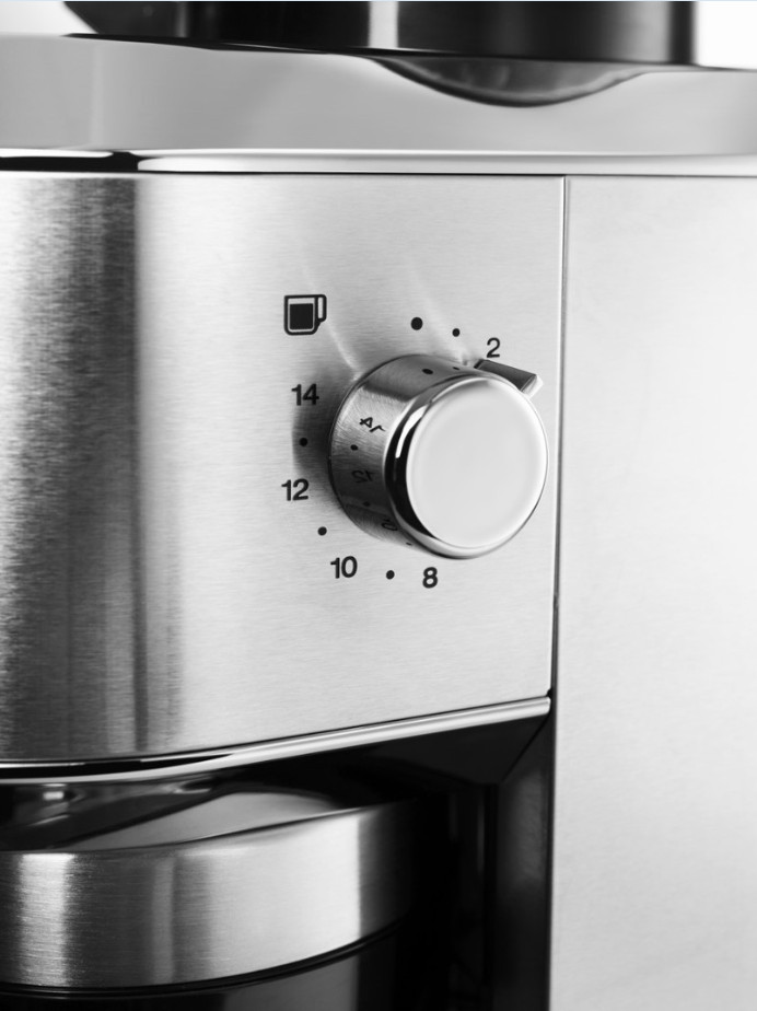 De'Longhi EC685.BK Dedica Zwart + Koffiemolen detail
