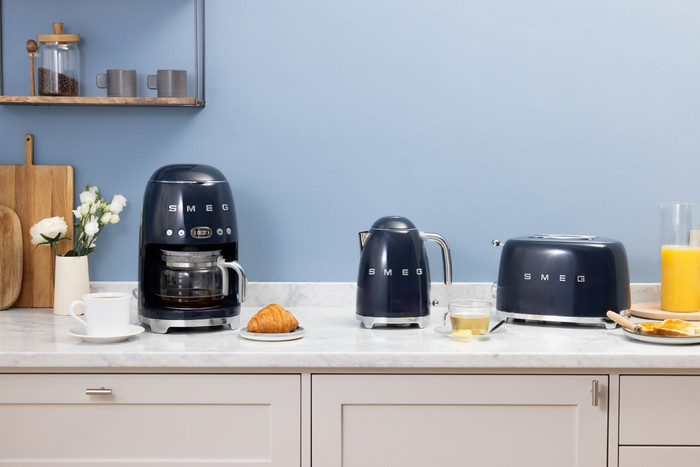 SMEG KLF03NBEU Navy Blue product in gebruik