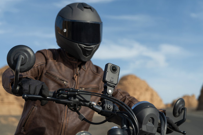 DJI Osmo 360 II Limitless Riding Combo product in gebruik