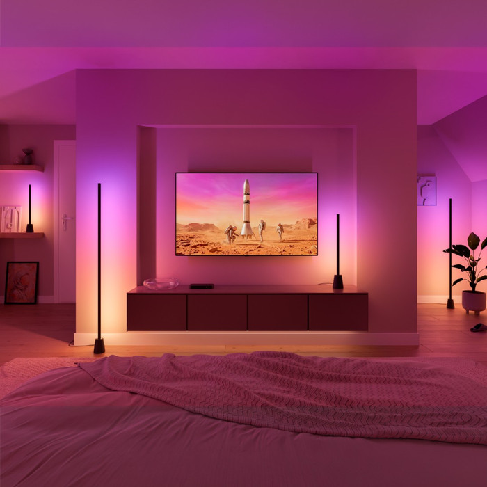 Philips Hue Play Vloerlamp White and Color + HDMI Sync Box 8K product in gebruik