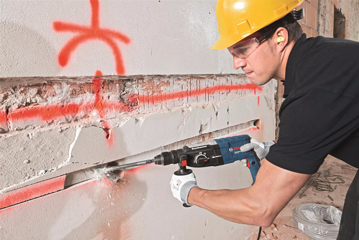 Bosch Professional GBH 2-28 F product in gebruik