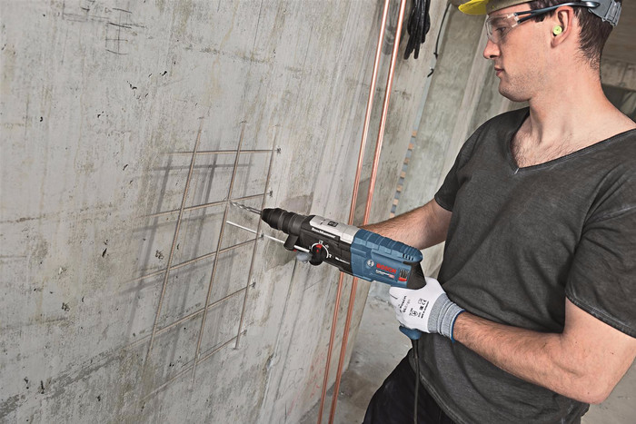 Bosch Professional GBH 2-28 F product in gebruik