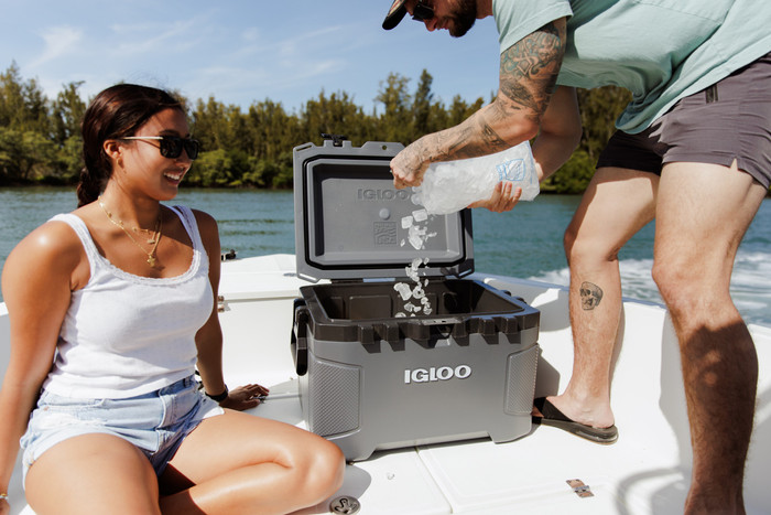 Igloo Trailmate 50QT Carbonite Cooler product in use