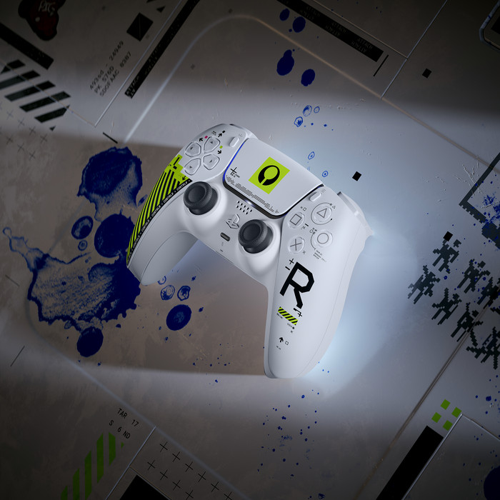 Sony Playstation 5 DualSense Draadloze Controller MARATHON Limited Edition product in gebruik