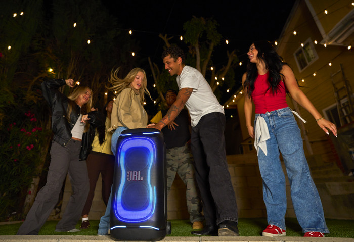 JBL Partybox 330 Zwart product in gebruik
