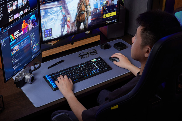 Corsair Vanguard AIR 99 Wireless Gaming Toetsenbord Zwart Qwerty product in gebruik