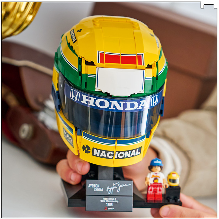 LEGO Editions F1 Ayrton Senna Helm 43024 product in gebruik