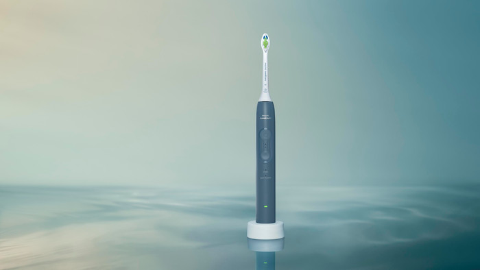 Philips Sonicare 4100 Series HX4041/48 Marineblauw product in gebruik