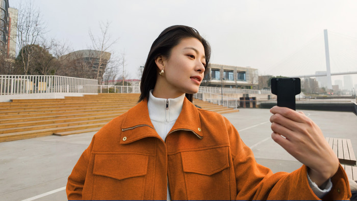 Insta360 Luna Ultra Creator Bundle Zwart product in gebruik