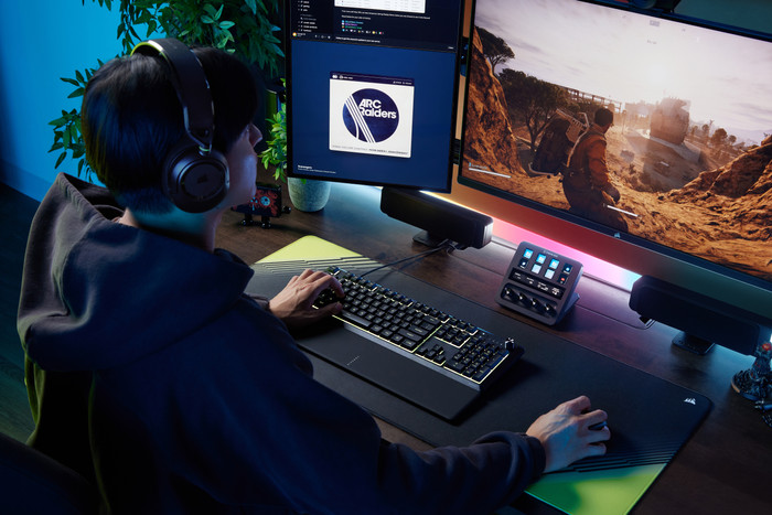 Corsair SKIFF 100 RGB Gaming Toetsenbord Qwerty product in gebruik