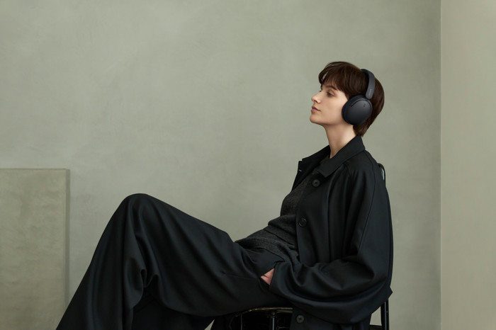 Sony WH-CH735N Black product in use