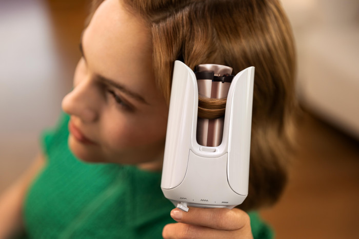 Philips WavePro HairStyler 9000 BHB968/00 product in gebruik