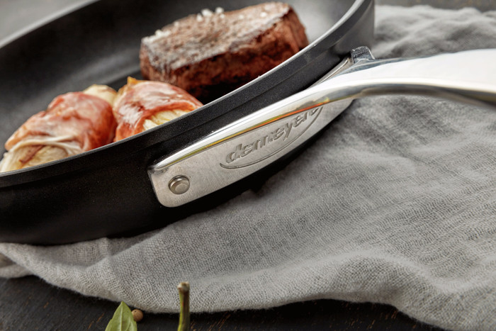 Demeyere Alu Pro 5 Frying Pan Set 24 + 28cm product in use