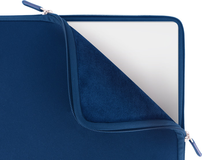 BlueBuilt Laptophoes voor Apple MacBook Neo Blauw binnenkant